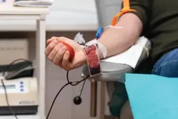 विश्व रक्तदाता दिवस 2025: रक्त दें, आशा दें – साथ मिलकर जीवन बचाएं